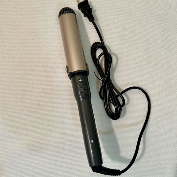 Curling Iron - Conair InfinitiPro Tourmaline Ceramic 1 3/4 Inch 5 settings - Picture 5 of 7